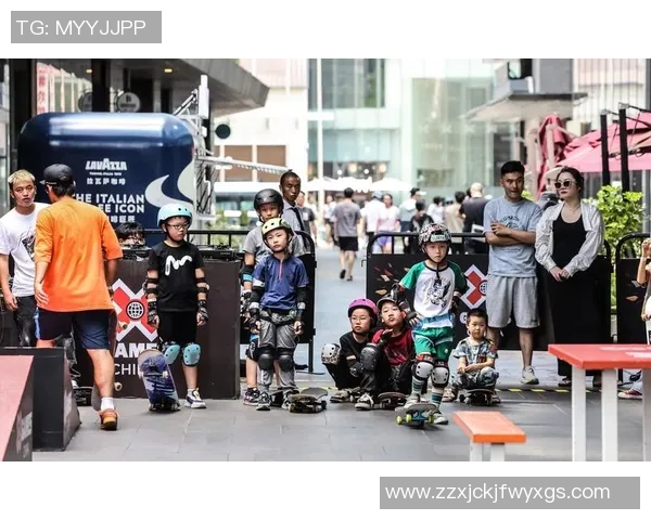 南京极限运动队在世界滑板锦标赛中以71分稳居积分榜首位