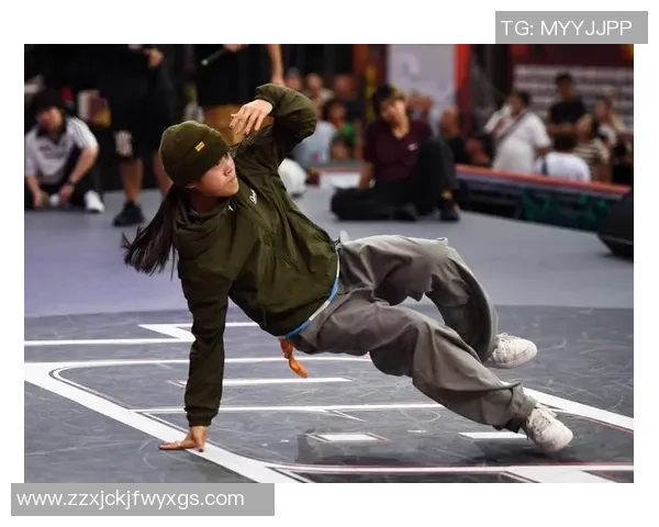 南京街舞队的团队协作之道：舞动青春的力量与默契