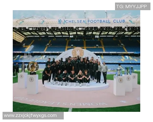 足球明星首秀闪耀赛场精彩进球引发球迷热烈欢呼与期待 足球明星首秀闪耀赛场精彩进球引发球迷热烈欢呼与期待